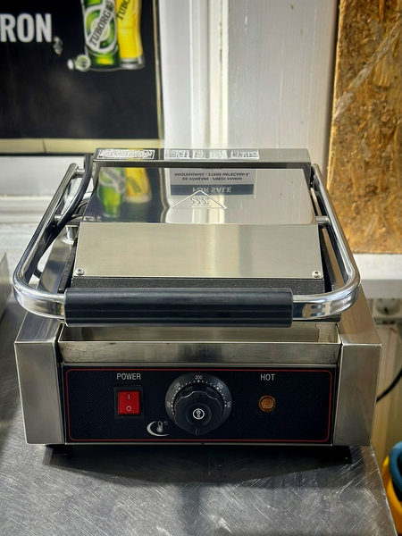 Vand aparatura fast food pachet complet.